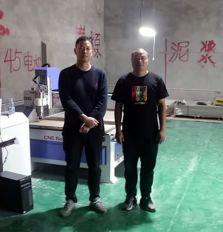 鹽城客戶采購(gòu)1325型木工雕刻機(jī)