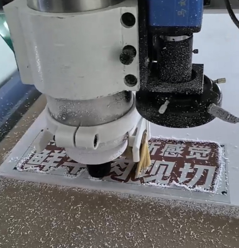 數控自動巡邊機，柔性智造，解鎖標識行業“小批量、高精度”生產